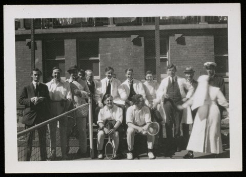 Nursing and medical staff, Melbourne hospital, 1918?