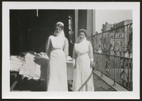 Nursing and medical staff, Melbourne hospital, 1918?