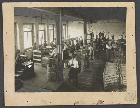 Machine room, States Tobacco Company, A'Beckett Street, Melbourne, 1900–15