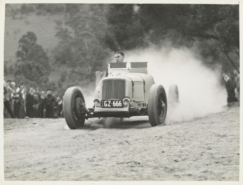 Greensborough Hill Climb, 1945