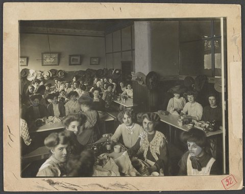 Girls' dining room, States Tobacco Company, A'Beckett Street, Melbourne, 1900