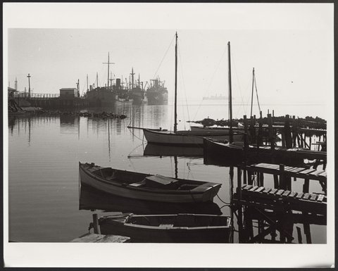 View of boats and ships on Hobsons Bay, Williamstown, Victoria, 1940s