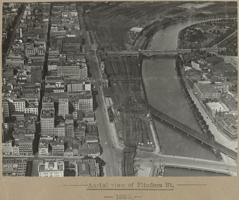 Aerial view of Flinders St, 1925