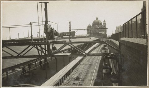 Princes Bridge - 6th. February 1926. [View from above the tracks and platform.]