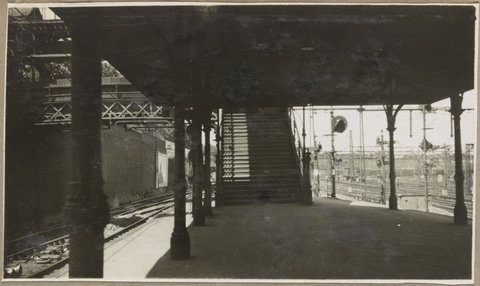 Princes Bridge - 6th. February 1926. [Platform.]