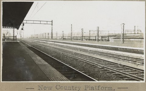 New Country Platform at Spencer Street Station, 1915