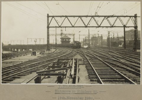 Y.No.408-391. Entrance to Flinders St. 11th.November 1926