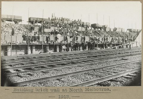 Building brick wall at North Melbourne, 1913