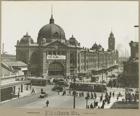 Flinders St. [Main entrance seen from opposite corner.], 1905–28