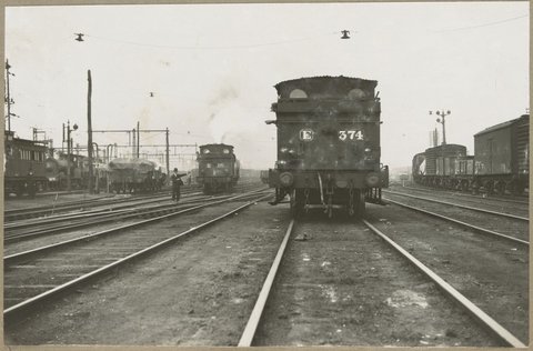 Melbourne Yards. [Engine E.374. viewed from the rear.], 1905–28