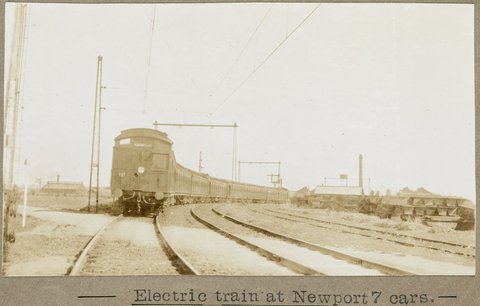 Electric train at Newport 7 cars, 1905–28