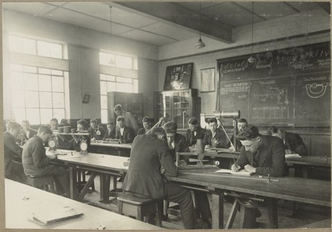 V.R.Technical School Newport. [Interior.], 1927