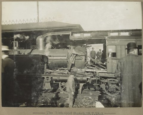 The Richmond Smash. [Side view of damaged engine.], 1910