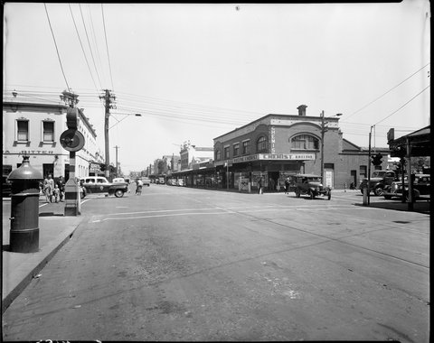 Intersection of Johnston and Hoddle Streets, Collingwood, 1949?