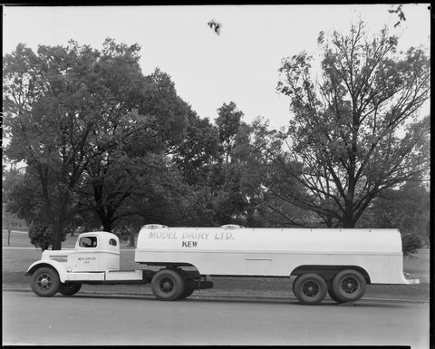 Model Dairy Ltd., Kew, milk tanker, 1946?