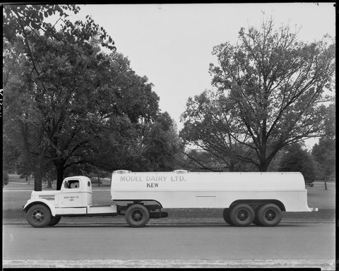 Model Dairy Ltd., Kew, milk tanker, 1946?