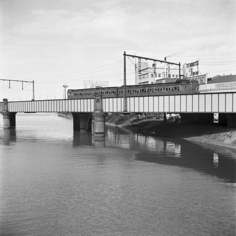 Collection of negatives showing Melbourne streets and surrounds, 1940–50
