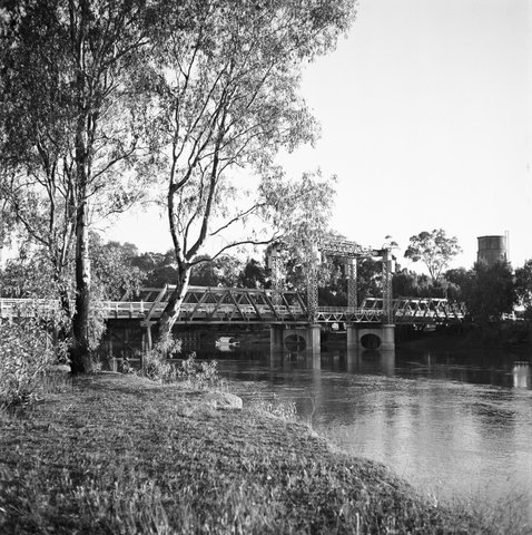 Collection of negatives showing Melbourne streets and surrounds, 1940–50