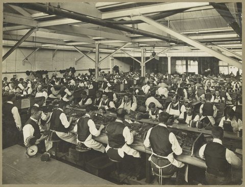 Cigar making room, States Tobacco Company, A'Beckett Street, Melbourne, 1900–20