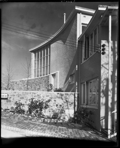 Flats designed by Roy Grounds, 3 Glover Court, Toorak, 1943