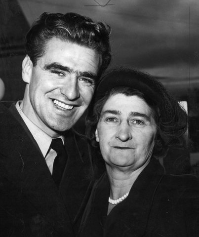 Sid Patterson, with his mother, on arrival at Essendon on Monday after nearly two years oversea [i.e. overseas], c. 1951