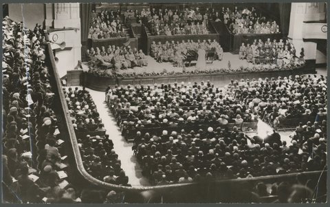 General view of crowded Melbourne Town Hall for the final of the 1954 Sun Aria competition