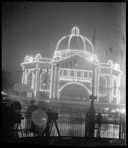 Illuminations in Melbourne during Royal Visit of Edward, Prince of Wales, 1920