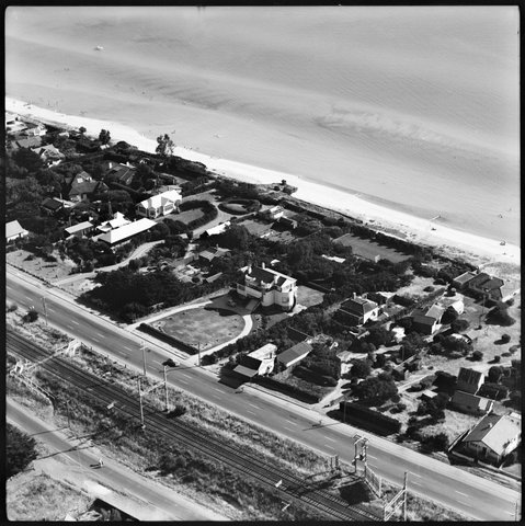 Aerial view of Aspendale and Port Phillip Bay looking south, 1950