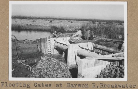 "Floating gates at Barwon River breakwater, Wadsleys drain occupation crossing, Carrum drainage district, Eildon training course", 1959?