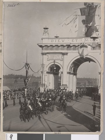 Carriages passing Railway Grandstand, Princes Bridge, 1901
