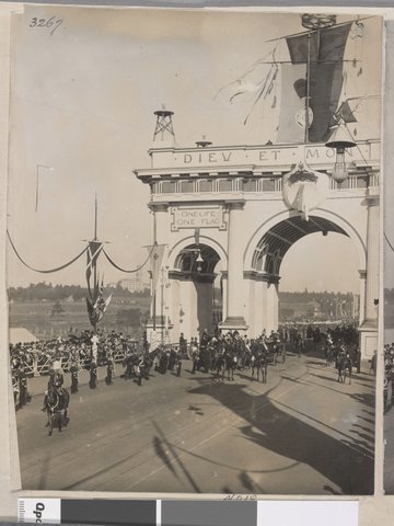 Carriages passing Railway Grandstand, Princes Bridge, 1901