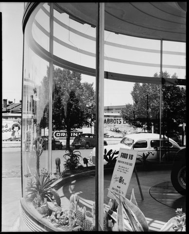 Interior of Melford Motors car showroom, 615-633 Elizabeth St, c. 1940
