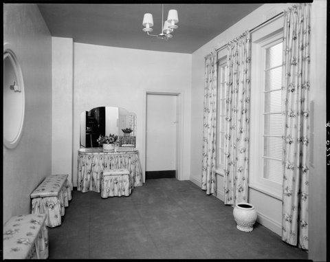 Time Theatre, operated by Hoyts, 449 Whitehorse Road, Balwyn - interior views, c. 1941
