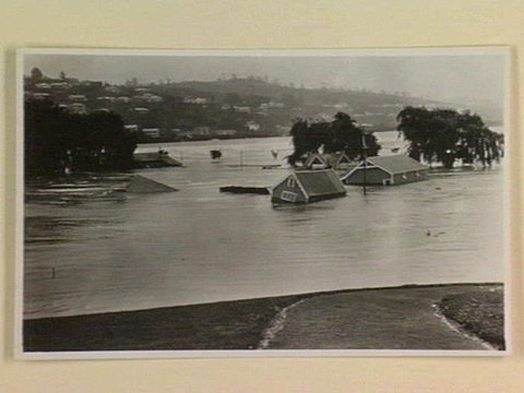 The Great flood ... Water covering Royal Park & Bowling Greens, 1914–41