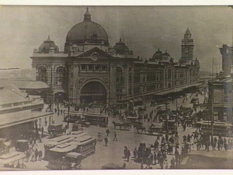 Intersection of Flinders and Swanston Streets, showing Flinders Street Railway Station, 1890–1920