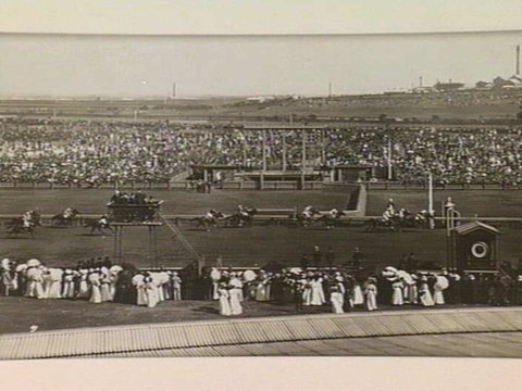 Melbourne Cup. THE FINISH, 1905