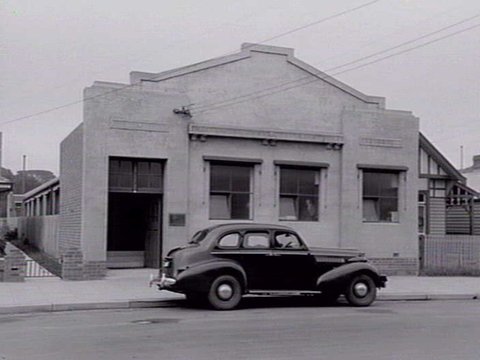 [Exterior of premises, about to be converted for the Brighton Gas Company as a showroom, 225 New Street, Brighton, 1935