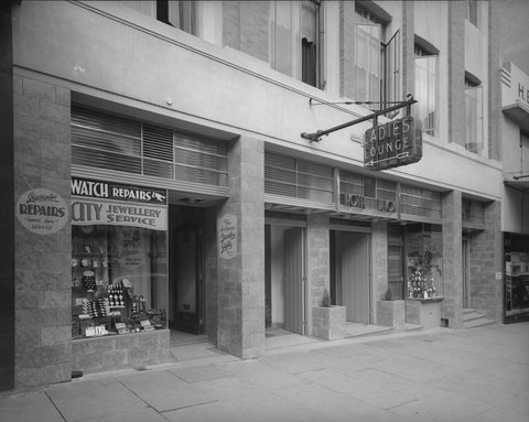 Exterior, Hotel Devon, 139-141 Bourke Street, Melbourne showing shopfronts at ground floor including City Jewellery service, c. 1940