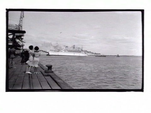 Departure of a Matson liner from Port Melbourne, 1936–39