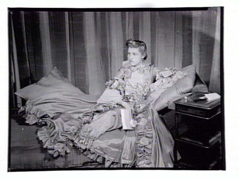 Whole-length portrait of a woman in costume for the Centenary Ball, Melbourne, 1934, 1930–40
