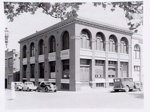 Textile School exterior, King Street?, 1938–40
