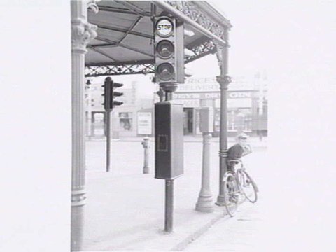 Traffic lights, Prahran, 1935–43