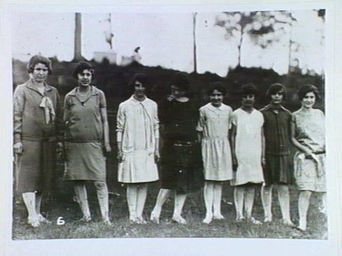 Women lined up for a footrace (Melbourne, 1928) during a community picnic