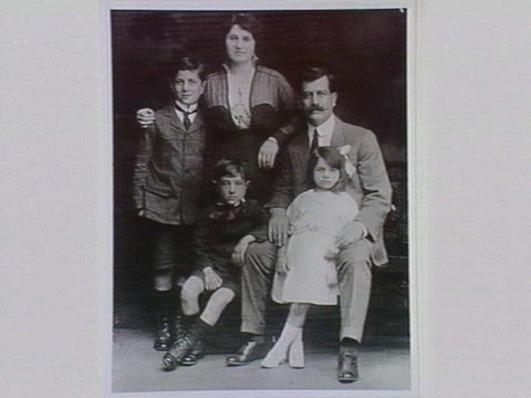George Khayat, his wife Chafica and their children, Edward, Frank and Gladys, Melbourne, 1914-18, 1914–18