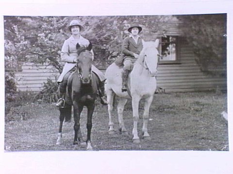 Pauline and Bertha Gallus, children of Minnie and Herman, at the family property in Ashburton (Burwood), 1917