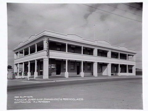 RED BLUFF HOTEL [Beach Road, Sandringham], c. 1940