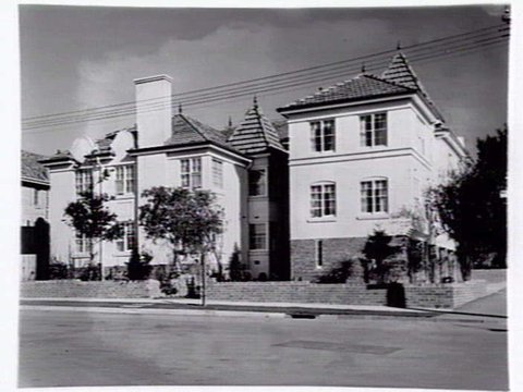 Mayfair Flats, 30 Washington Street, Toorak designed by Arthur Plaisted, c. 1941