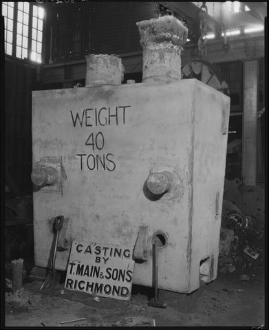 Foundry with casting labeled "weight 40 tons", by T. Main & Sons, Richmond, c. 1943