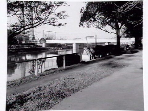 Railway bridge over the Yarra River, between Richmond and South Yarra, 1947