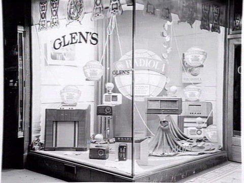 Glen's Radiola window display, (W. H. & Co., 240 Collins St.?), 1948